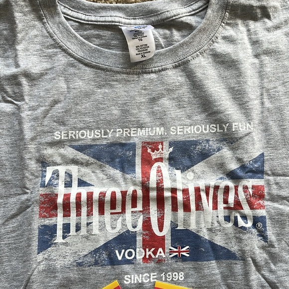 1352- Lot of Three Olives Vodka XL tshirt, headband necklace shot glasses, cups - Picture 7 of 12